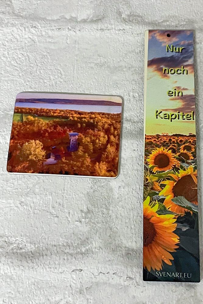 Links: Spielkarte mit farbverfälschten Druck; rechts: Lesezeichen mit verrutschtem Sublimationspapier